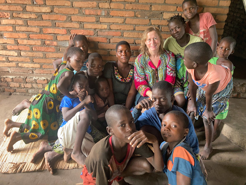 eilidh ogden with african people on cairo to cape town adventure