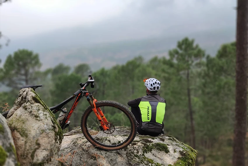rider in fluorescent green jacket with a 29er mtb
